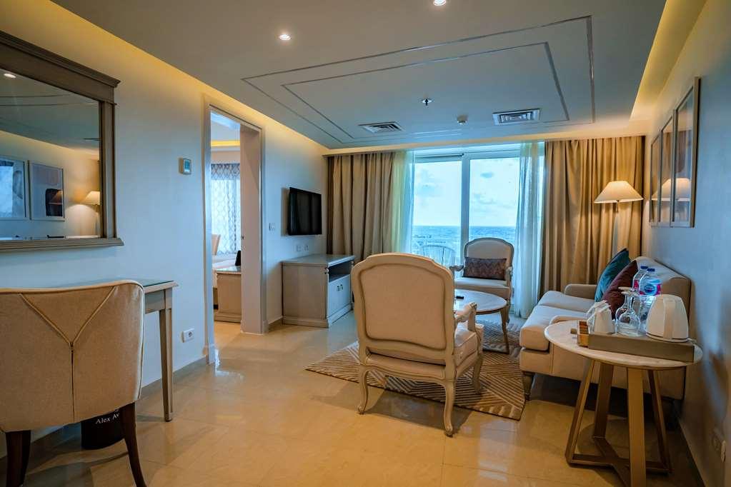 Sunrise Alex Avenue Hotel Alexandria Rom bilde A suite at the hotel