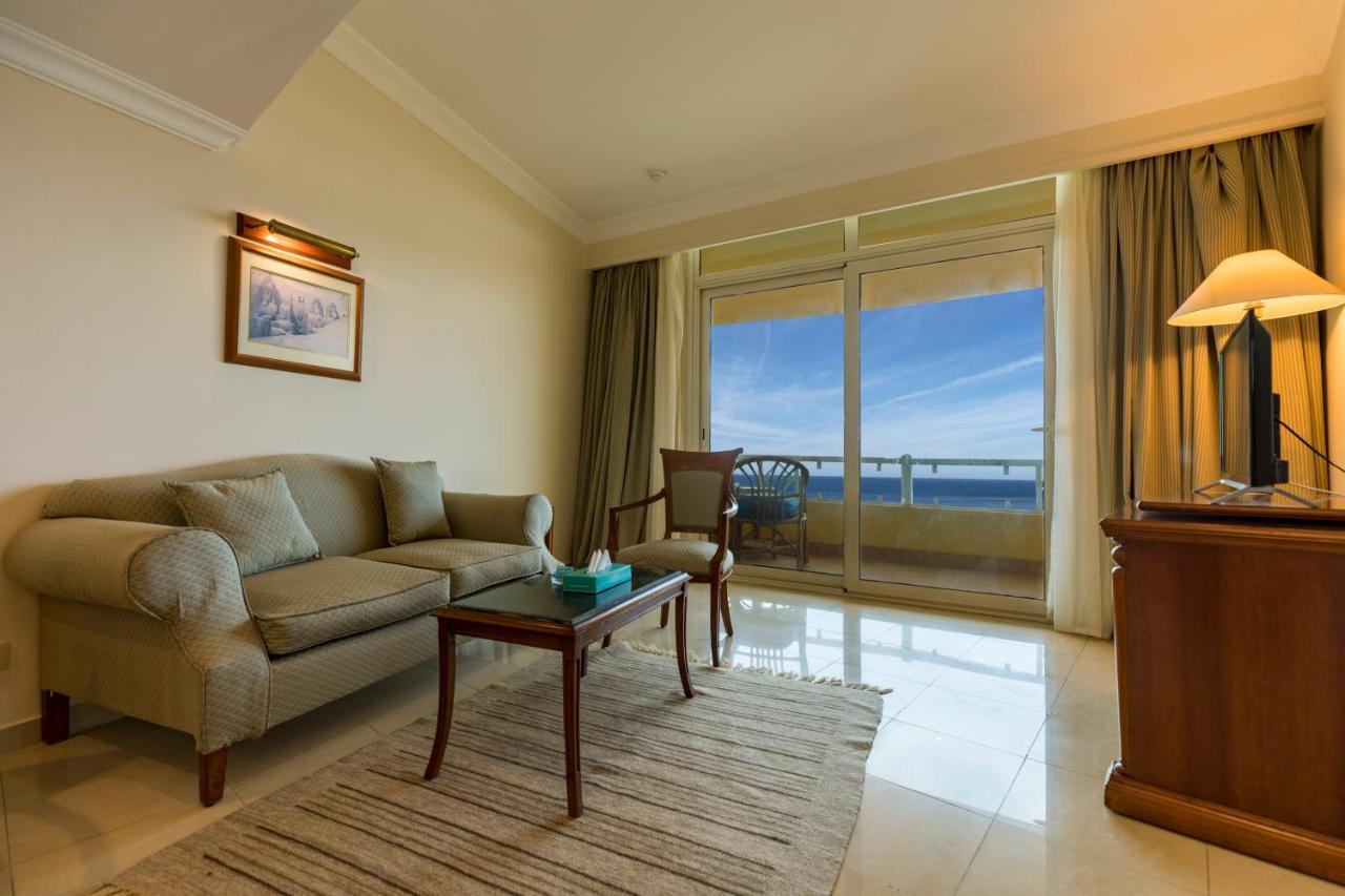 Sunrise Alex Avenue Hotel Alexandria Eksteriør bilde A living room in a suite at the Taj Bengal