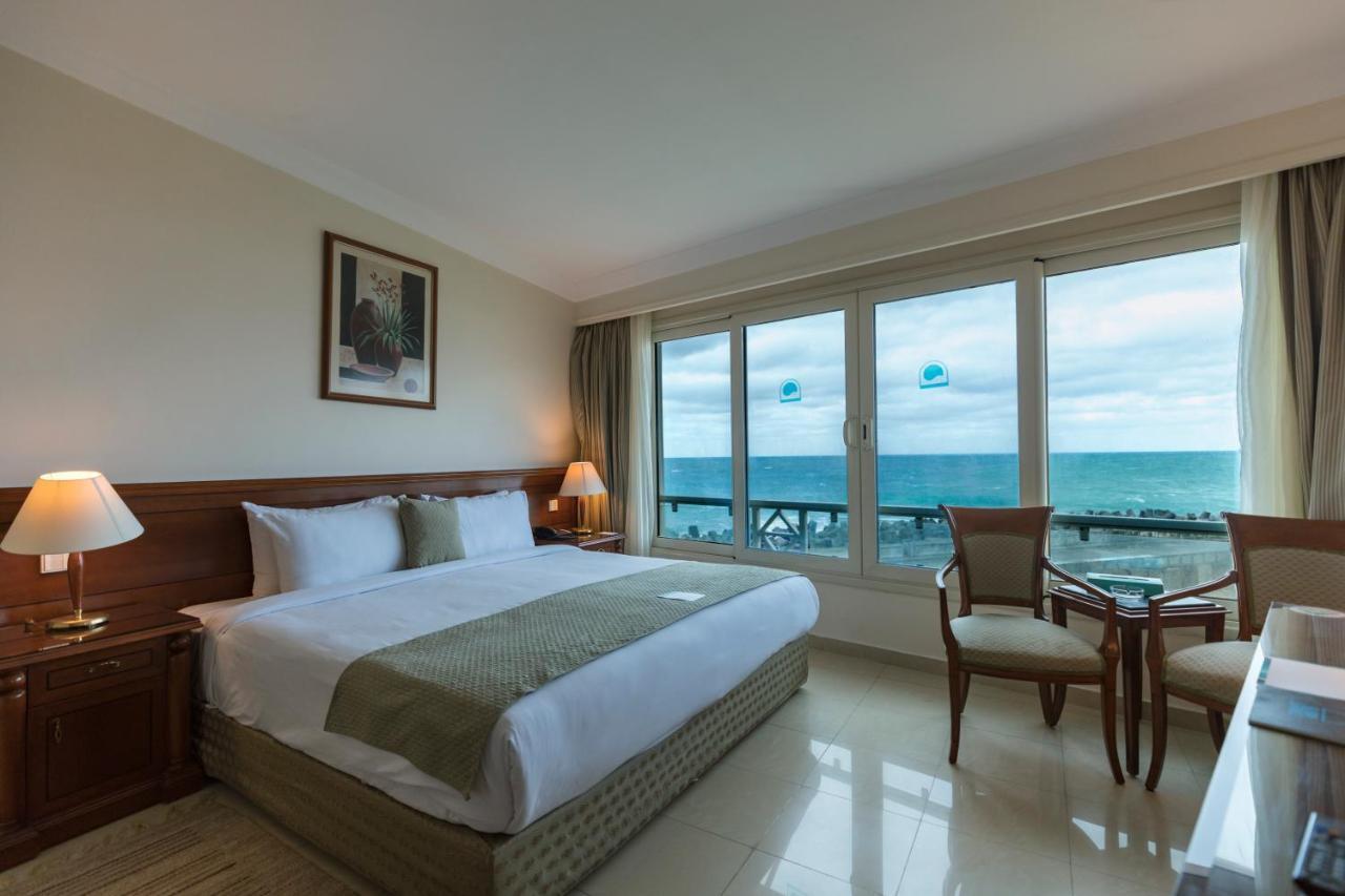 Sunrise Alex Avenue Hotel Alexandria Eksteriør bilde A room at the hotel